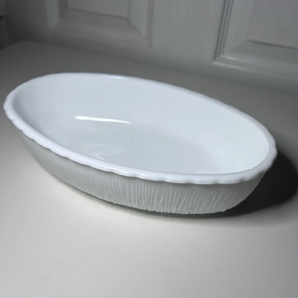 Vtg 1975 FTD Textured Milk‎ Glass Oval Bowl
